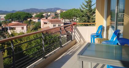 Bel appartement au calme dans un parc 12MN Ă pied de la plage