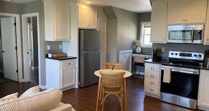 Cozy carriage house a 5 minute walk to all downtown Baileys Harbor has to offer!