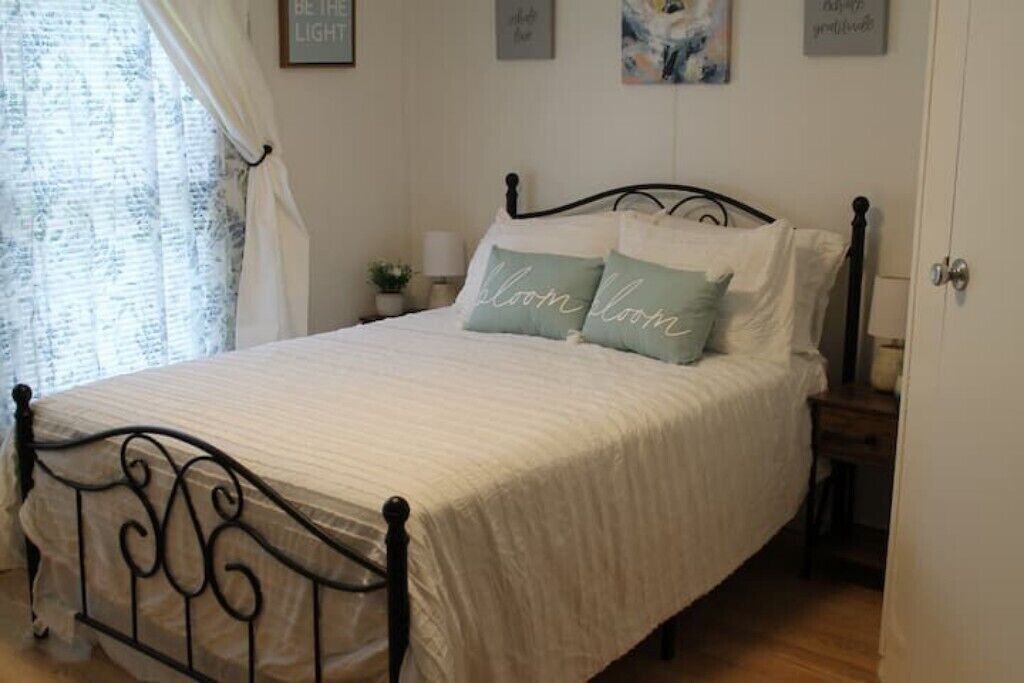 4 bedrooms, iron/ironing board, travel crib, free WiFi