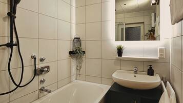 Handtücher, Seife, Toilettenpapier