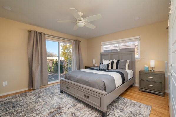 3 bedrooms, iron/ironing board, WiFi, bed sheets