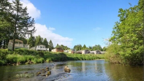 Property grounds - The Hive Stunning 3 bed Cabin Placed Right River (Hawick)