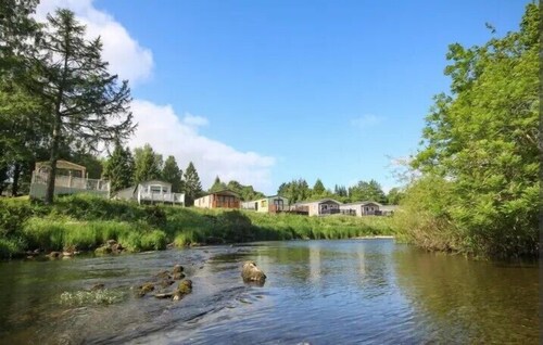 The Hive Stunning 3 bed Cabin Placed Right River