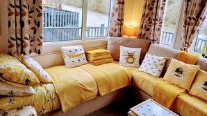 Living area - The Hive Stunning 3 bed Cabin Placed Right River (Hawick)