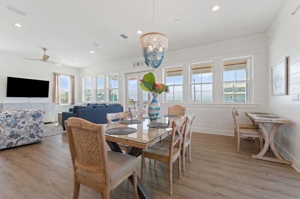 Dining - Palm Tree Paradise 🌞🌴 Sleeps 32 w/ Gulf Views, Pool, Hot Tub + Event Friendly (Pensacola Beach)