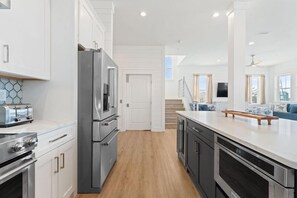 Fridge, microwave, oven, stovetop - Palm Tree Paradise 🌞🌴 Sleeps 32 w/ Gulf Views, Pool, Hot Tub + Event Friendly (Pensacola Beach)
