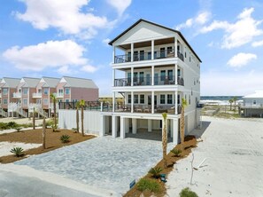 Exterior - Palm Tree Paradise 🌞🌴 Sleeps 32 w/ Gulf Views, Pool, Hot Tub + Event Friendly (Pensacola Beach)