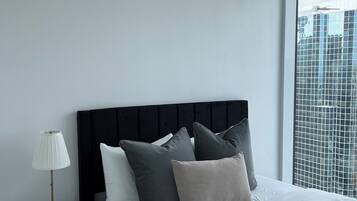 1 slaapkamer, een strijkplank/strijkijzer, wifi, beddengoed