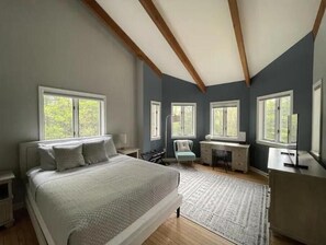 6 habitaciones, escritorio, wifi y ropa de cama