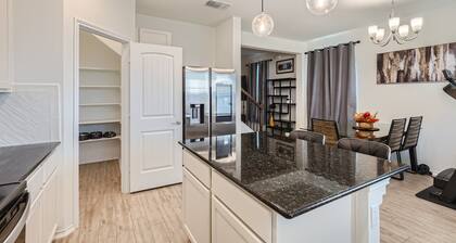 Serenity Haven: Charming 5 Bed with Moden Amenities