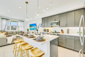 Fridge, microwave, oven, stovetop - Lakeside Lottery/Game Room/EV (Indio)