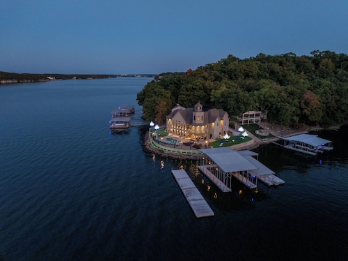 The Lighthouse - Amazing 7,000 SF Home - Private Heated Pool & Golf Course