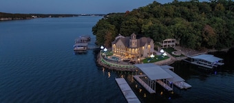 The Lighthouse - Amazing 7,000 SF Home - Private Heated Pool & Golf Course