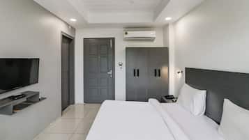 6 bedrooms, iron/ironing board, WiFi, bed sheets