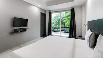 6 bedrooms, iron/ironing board, WiFi, bed sheets