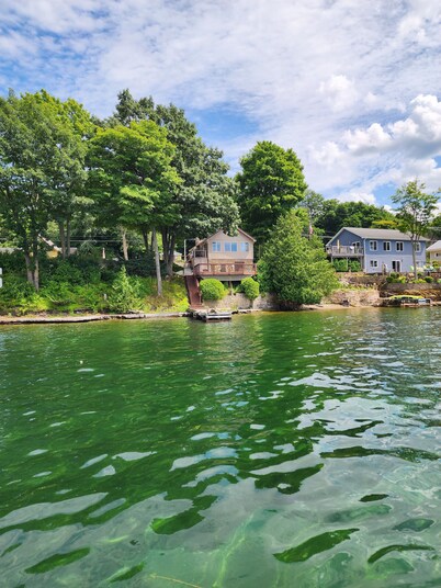 Cozy St. Lawrence waterfront cottage. Two bedrooms, 1 bathroom sleeps 4!