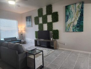 Smart TV, fireplace