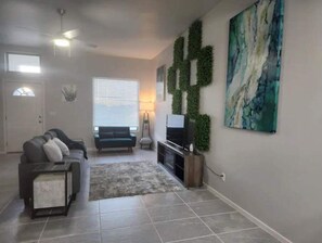 Smart TV, fireplace