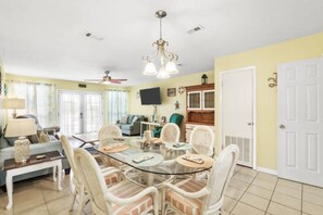 Dining - Sunny Seaside Townhouse - Your Perfect Summer Escape (Panama City Beach)