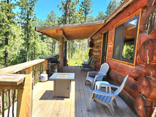 Cozy Cabin nestled in the Valley - 10 minutes to downtown Spearfish!