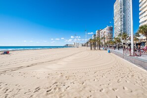 Una spiaggia nelle vicinanze