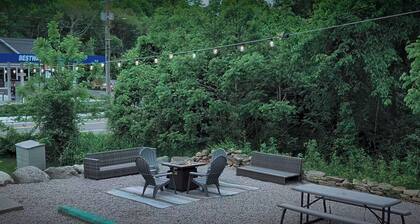 Private Apt 1 mile from Downtown Westerly. Short drive to Mystic & Casinos