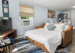 1 bedroom, iron/ironing board, travel crib, free WiFi - Private Apt 1 mile from Downtown Westerly. Short drive to Mystic & Casinos (Stonington)