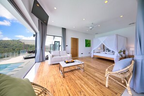 4 bedrooms, in-room safe, desk, iron/ironing board