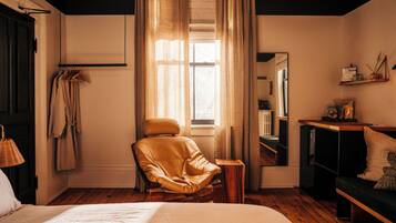 1 bedroom, premium bedding, pillow-top beds, minibar