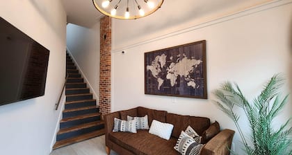 1890 Lofts - Mayberry : Family Friendly • King Beds • Near I‑80 • Walkable