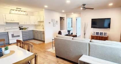 Small-Town Loft: Mayberry- Modern Comfort in 1890 Historical Brick Building