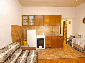 Fridge, oven, stovetop, coffee/tea maker - Holiday apartment mit Terrasse (Vrsar)