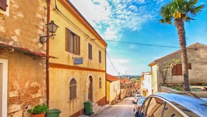 المنطقة المحيطة بالمنشأة
