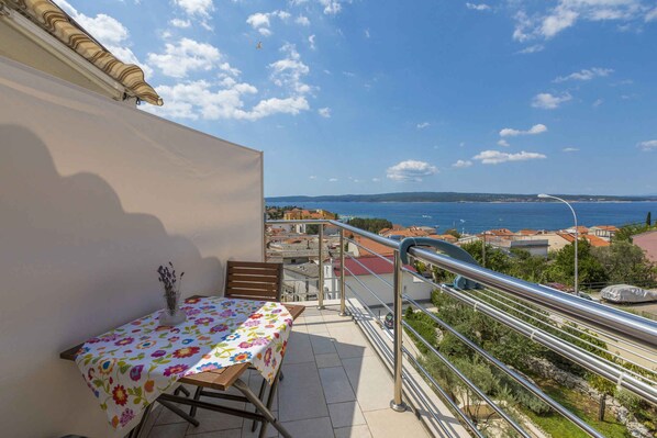 Outdoor dining - Holiday apartment with air conditioning and sea view (Selce)