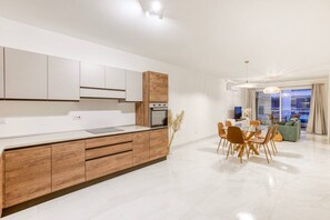 Refrigerador, horno, parrilla de estufa y periquera 