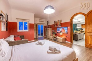 3 عدّة غرف نوم ومكتب ومكواة/لوح كي وسرير سفر