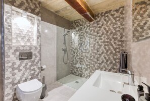 Hair dryer, towels - Charming + Modern 1BR House in Historic Zebbug (Ħaż-Żebbuġ)
