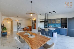 Interior - A lovely, central 2BR penthouse with large outdoor (L-Iklin)