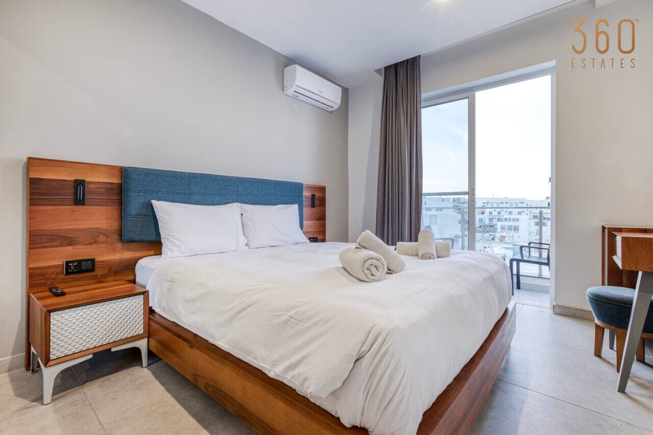 Desk, iron/ironing board, travel crib, free WiFi