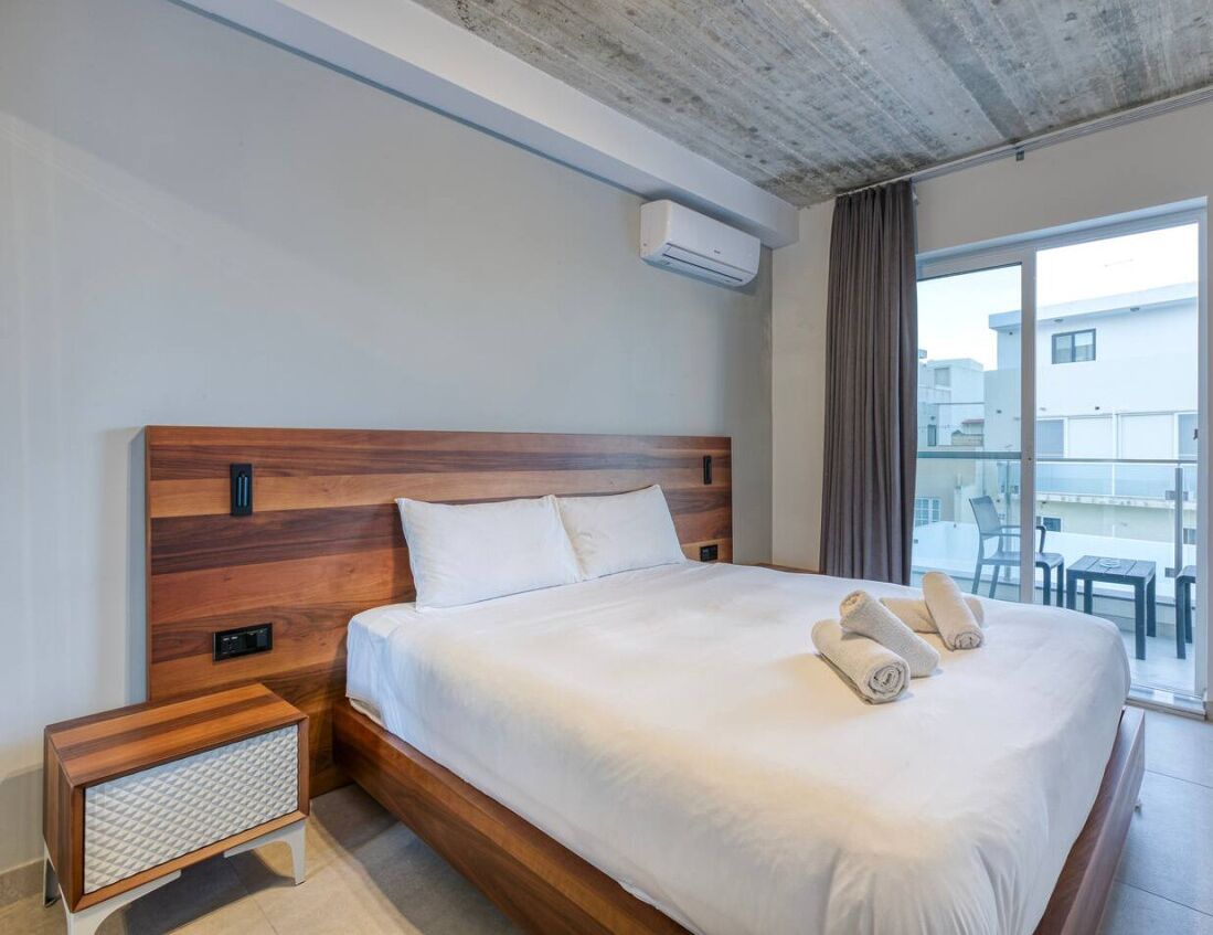 Desk, iron/ironing board, travel crib, WiFi