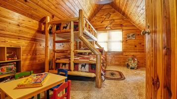 3 bedrooms, desk, iron/ironing board, WiFi