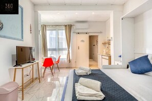 1 makuuhuone, työpöytä, silitysrauta/-lauta, Wi-Fi