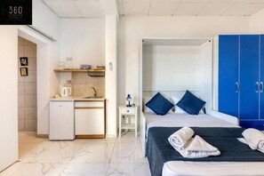 Desk, iron/ironing board, travel cot, WiFi