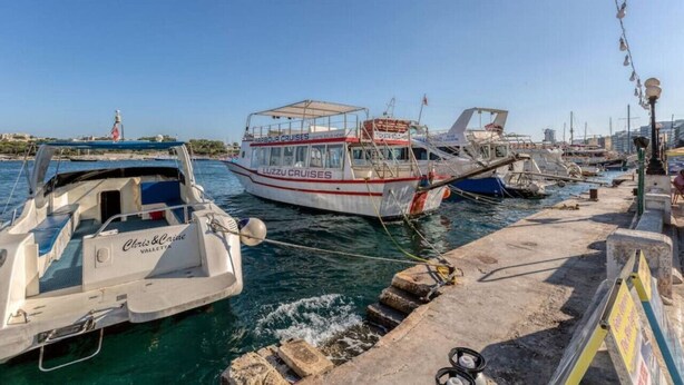 A marina with several boats docked, including one labeled "Luzzu Cruises". - Urban studio room in Sliema Ferries with Views (Tas-Sliema)