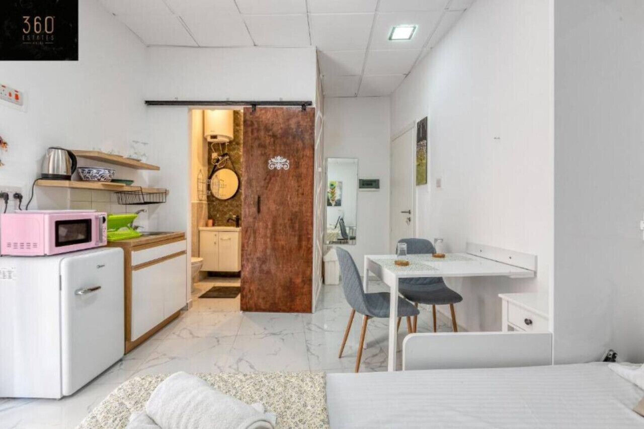 Desk, iron/ironing board, travel crib, WiFi