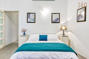 2 bedrooms, desk, iron/ironing board, travel crib - An amazing 2BR home with a special private rooftop (Tas-Sliema)