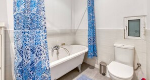 Hair dryer, towels, soap, toilet paper - An amazing 2BR home with a special private rooftop (Tas-Sliema)