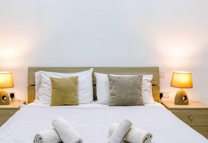 3 Schlafzimmer, Schreibtisch, Bügeleisen/Bügelbrett, Reisekinderbett