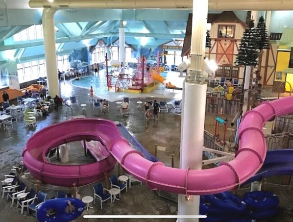 Pool - Ski In Ski Out / Slopeside Condo on Boyneland Run / 3 Bedroom / Sleeps 11 (Boyne Falls)