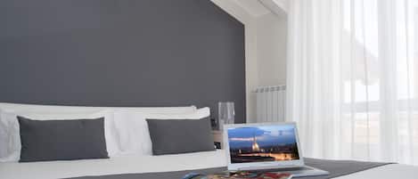 高级双人房 | 高档床上用品、羽绒被、加厚床垫、客房内保险箱